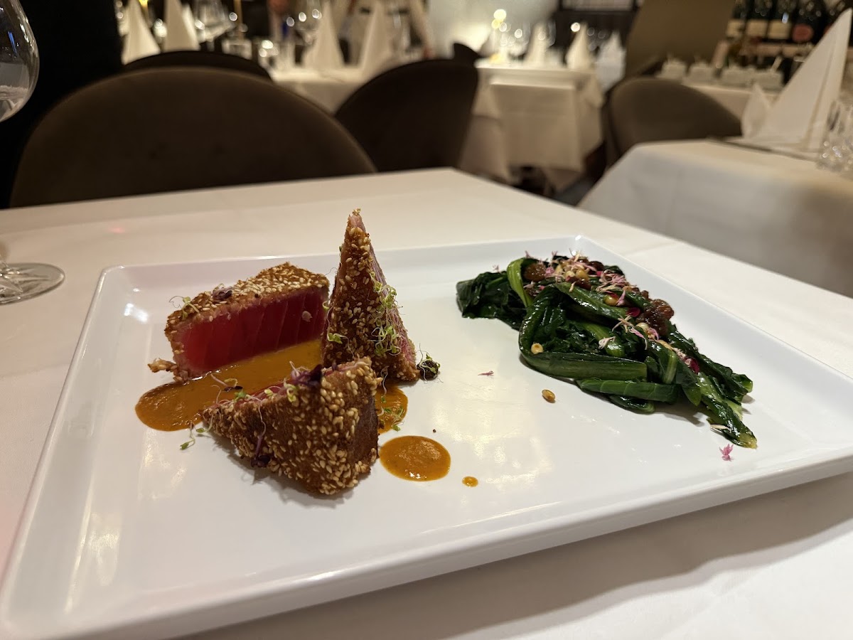 A Mano — Restaurant