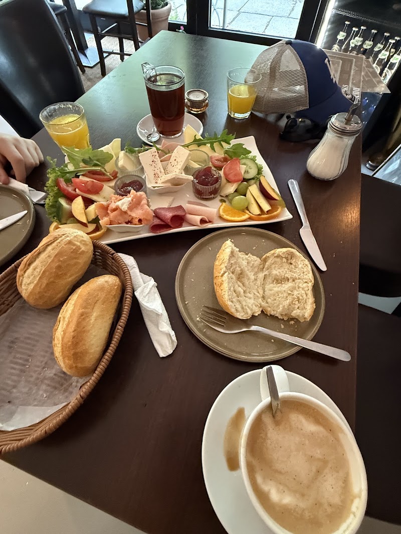 Cafe Latrio-Berlin monbijouplatz 4